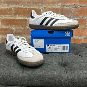Women’s Adidas Originals Samba OG White and Black size 6.5